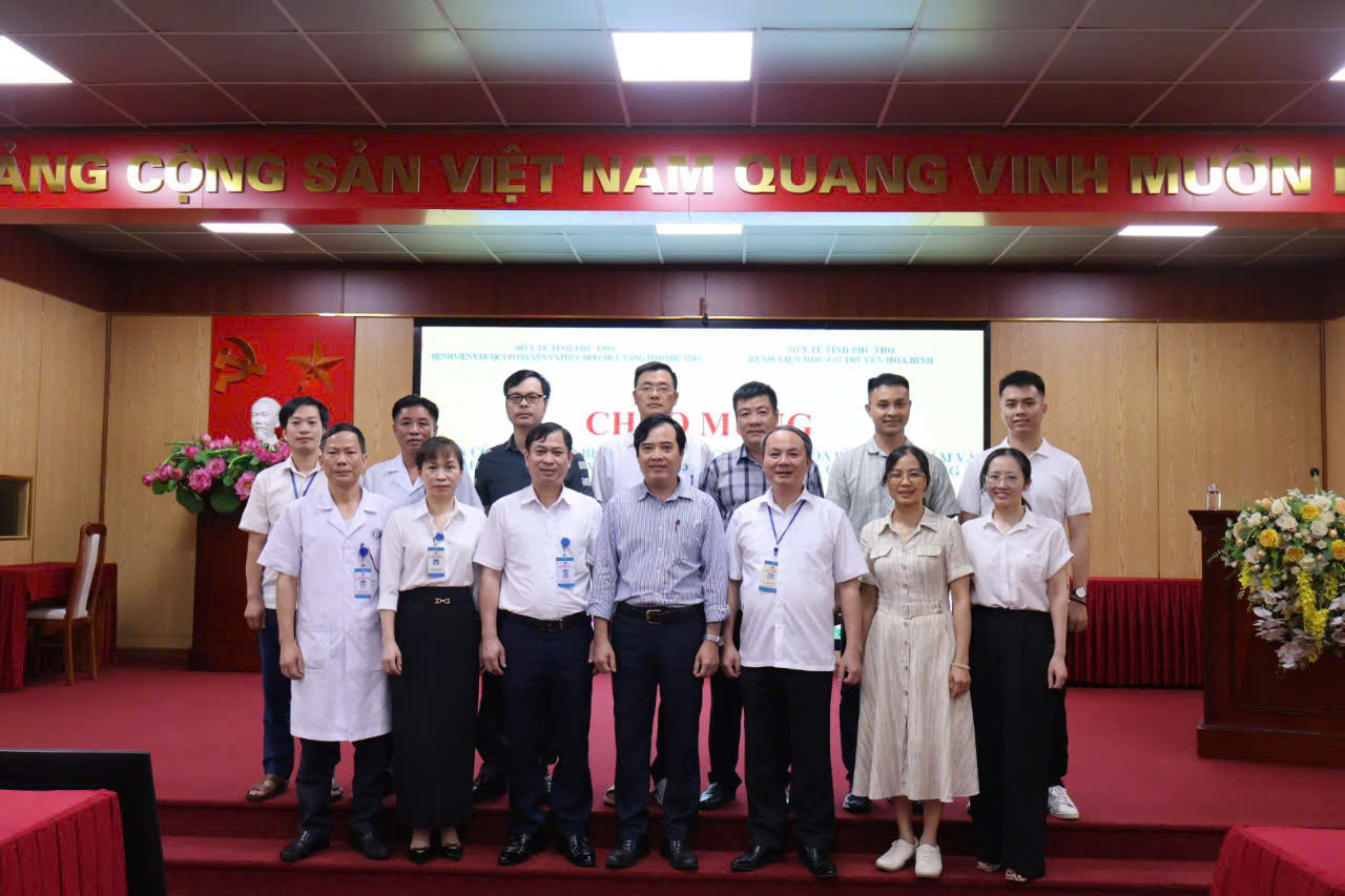 Đoàn công tác Bệnh viện Y học cổ truyền Hòa Bình thăm và làm việc tại Bệnh viện Y Dược cổ truyền và Phục hồi chức năng tỉnh Phú Thọ